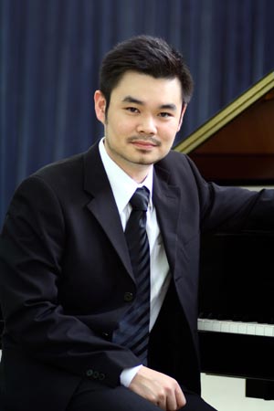 孙鹏杰毕业于美国休斯顿大学,同时获得钢琴演奏硕士学位和电脑科学