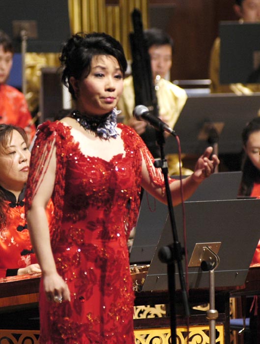梁玉嵘:著名粤曲平喉演唱家,国家一级演员.