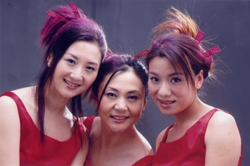 二十年前,中国乐坛出现了一个全新的演唱组合——"黑鸭子".