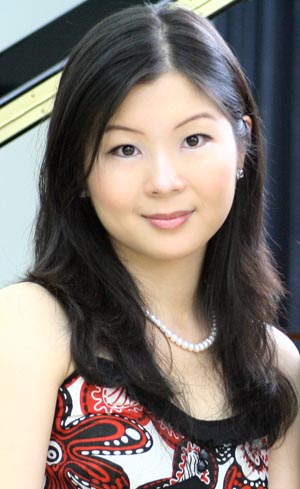 他在室内乐方面经验丰富,除与其妻美籍韩裔钢琴家沈惠莲举行双钢琴和