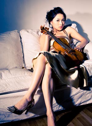 1993年,文薇考入了四川音乐学院附中跟随作曲家小提琴教育家杨宝智