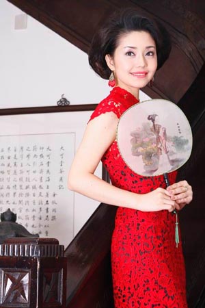 第一名,并应邓丽君五弟邓长禧先生之邀赴香港参加纪念邓丽君演唱会