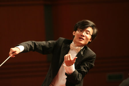 指挥:张镇中国青年指挥家,现任广州交响乐团助理指挥.