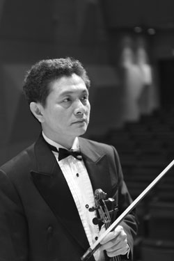 韦玮毕业于中央音乐学院硕士学位班,师从著名小提琴教育家王振山教授.